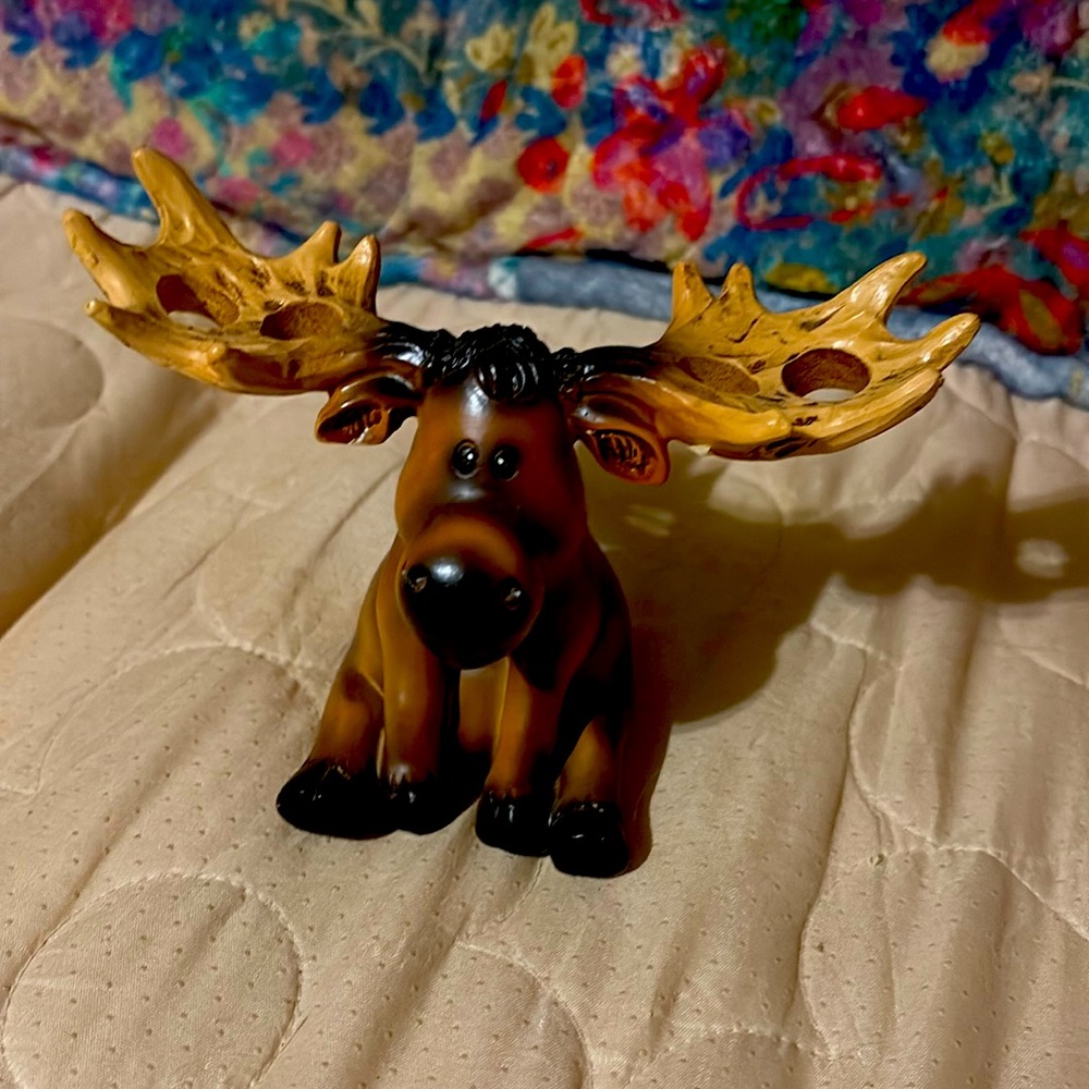 Moose toothbrush holder